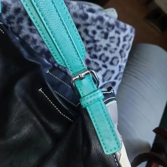 United Colors of Benetton | VINTAGE Pure 80's Slouchy Faux Leather Shoulder Bag - Picture 13 of 17